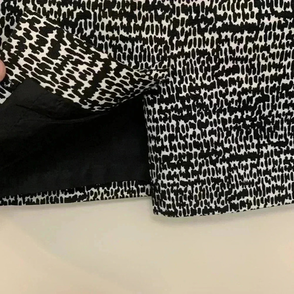 Halogen lined skirt,  97% cotton 3% spandex w hidden back zipper - Picture 5 of 7